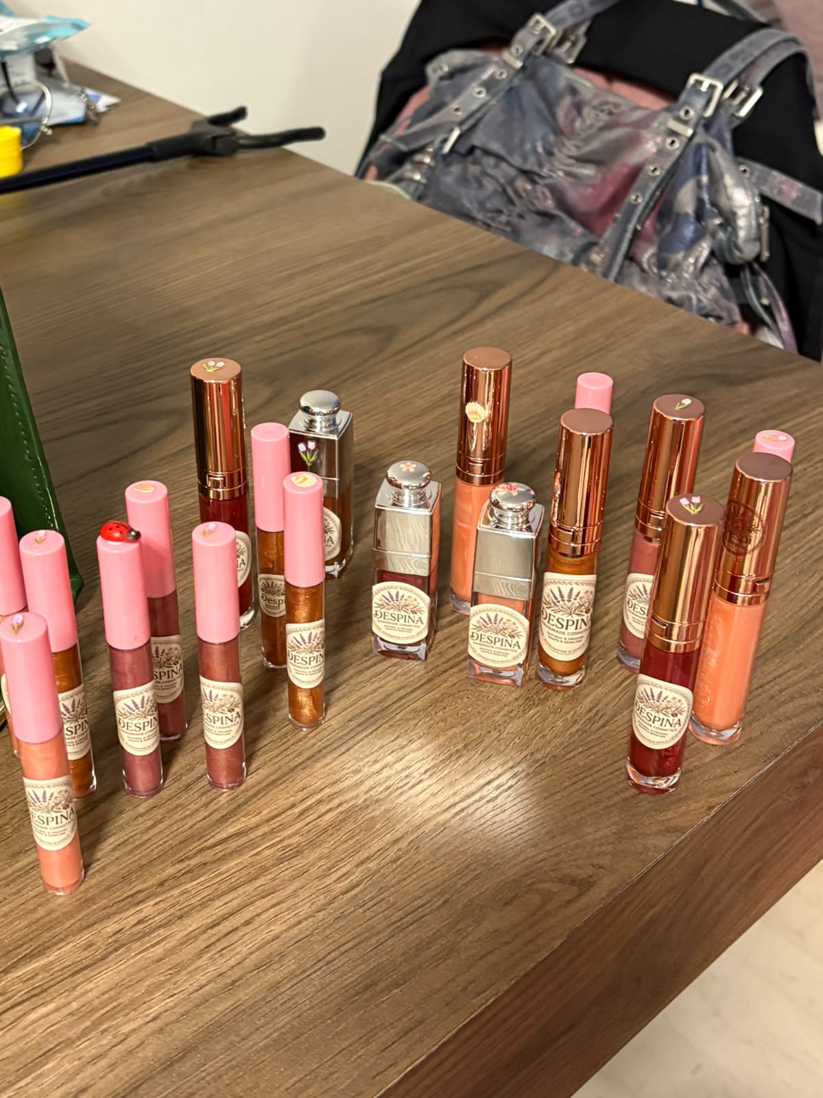 Συλλογή lip gloss Despina σε διαφορετικές αποχρώσεις